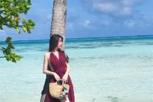 内娱清纯女星偷闯日本拍艳情片被网友当场撞破